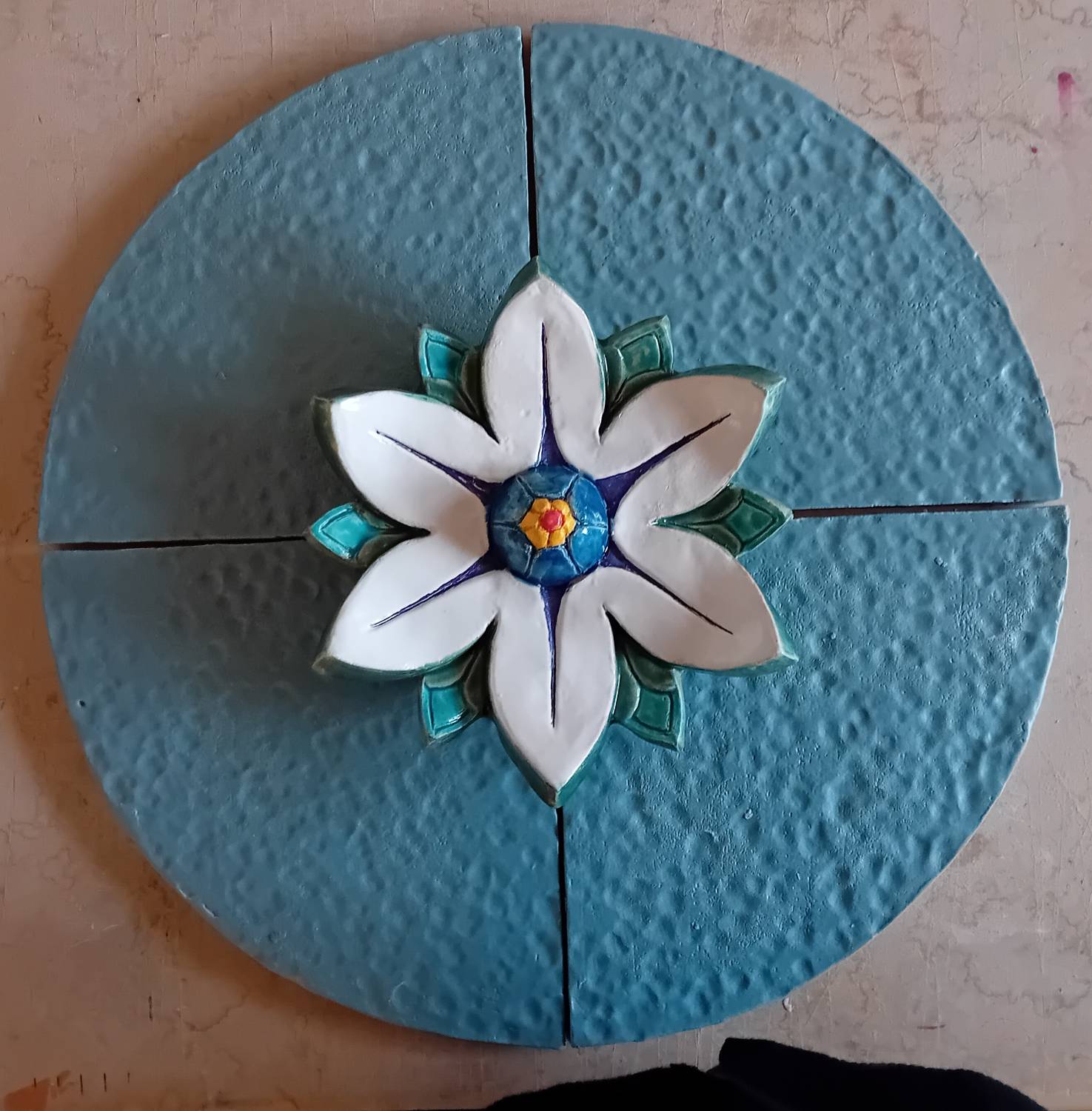 Fleur NENUPHAR sur grand disque martelé